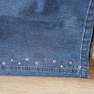 22W NWT Stars and Circles along the sides Jeans